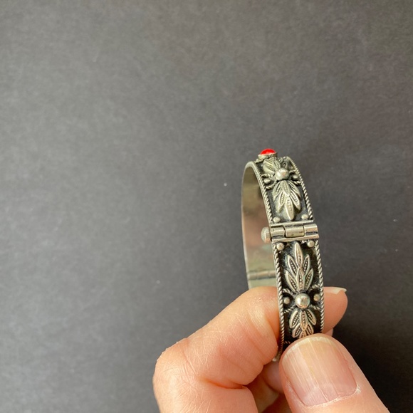 Italian alpaca silver and red stone bracelet. - Picture 4 of 10